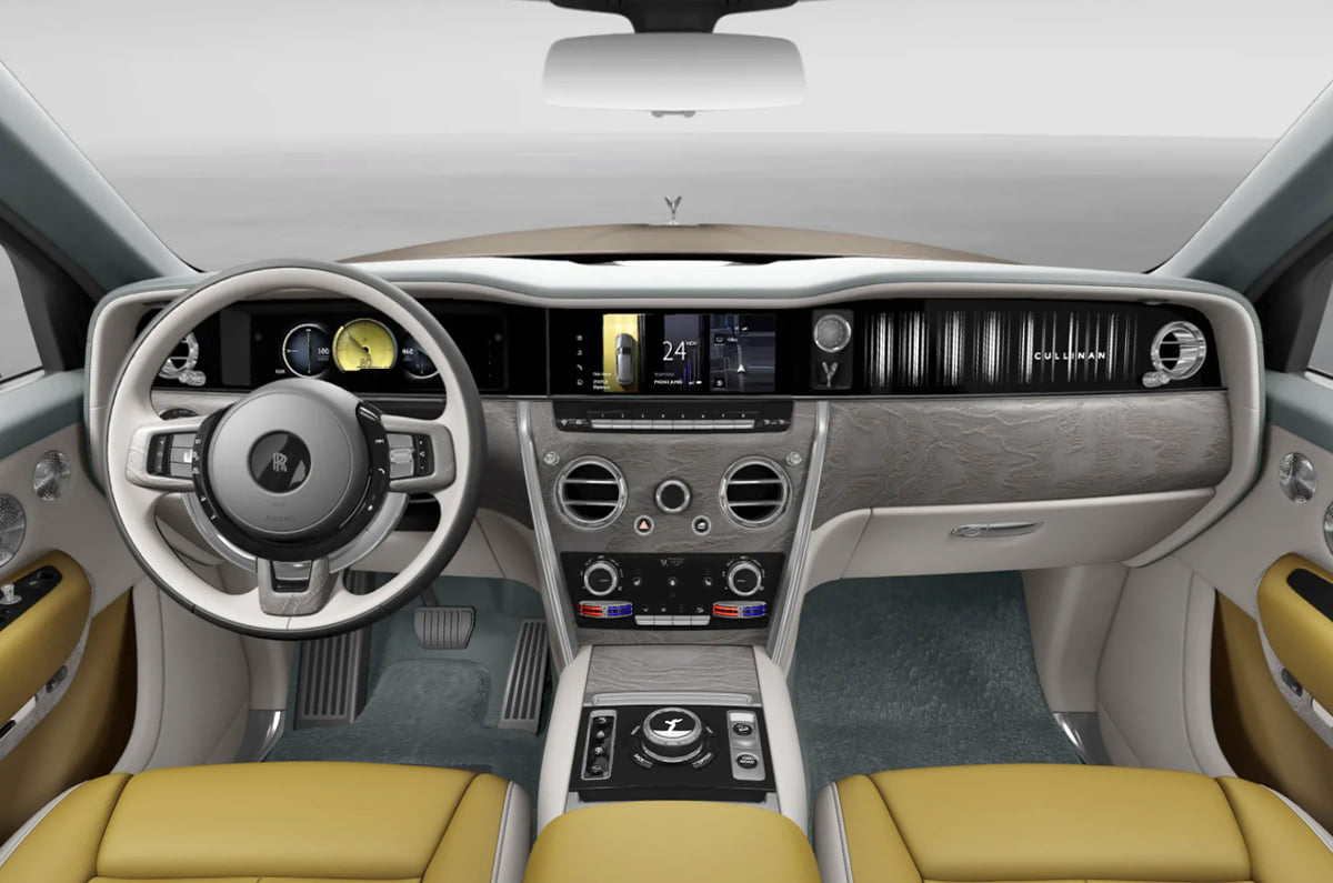 Rolls Royce Cullinan interior dashboard colours